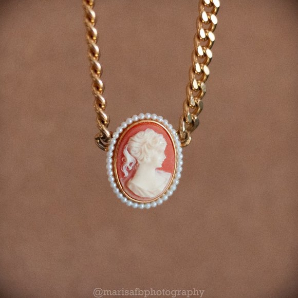 Jewelry - Vintage Cameo Pink, White and Gold Necklace